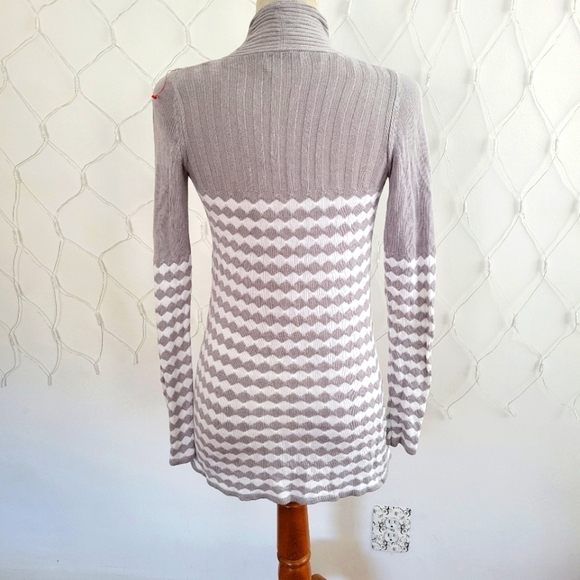 Belldini Gray and White Women's Sweater / Open Face / Size Small - Picture 4 of 5